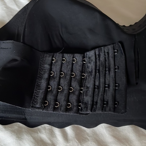 Strapless padded bra. Black with pretty scalloped edging - Picture 5 of 6